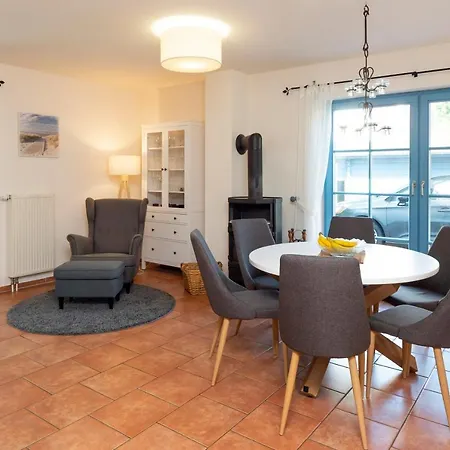Holiday home Freesenbruch Doppelhaushaelfte 11a - Schwalbennest Zingst