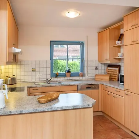 Holiday home Freesenbruch Doppelhaushaelfte 11a - Schwalbennest Zingst